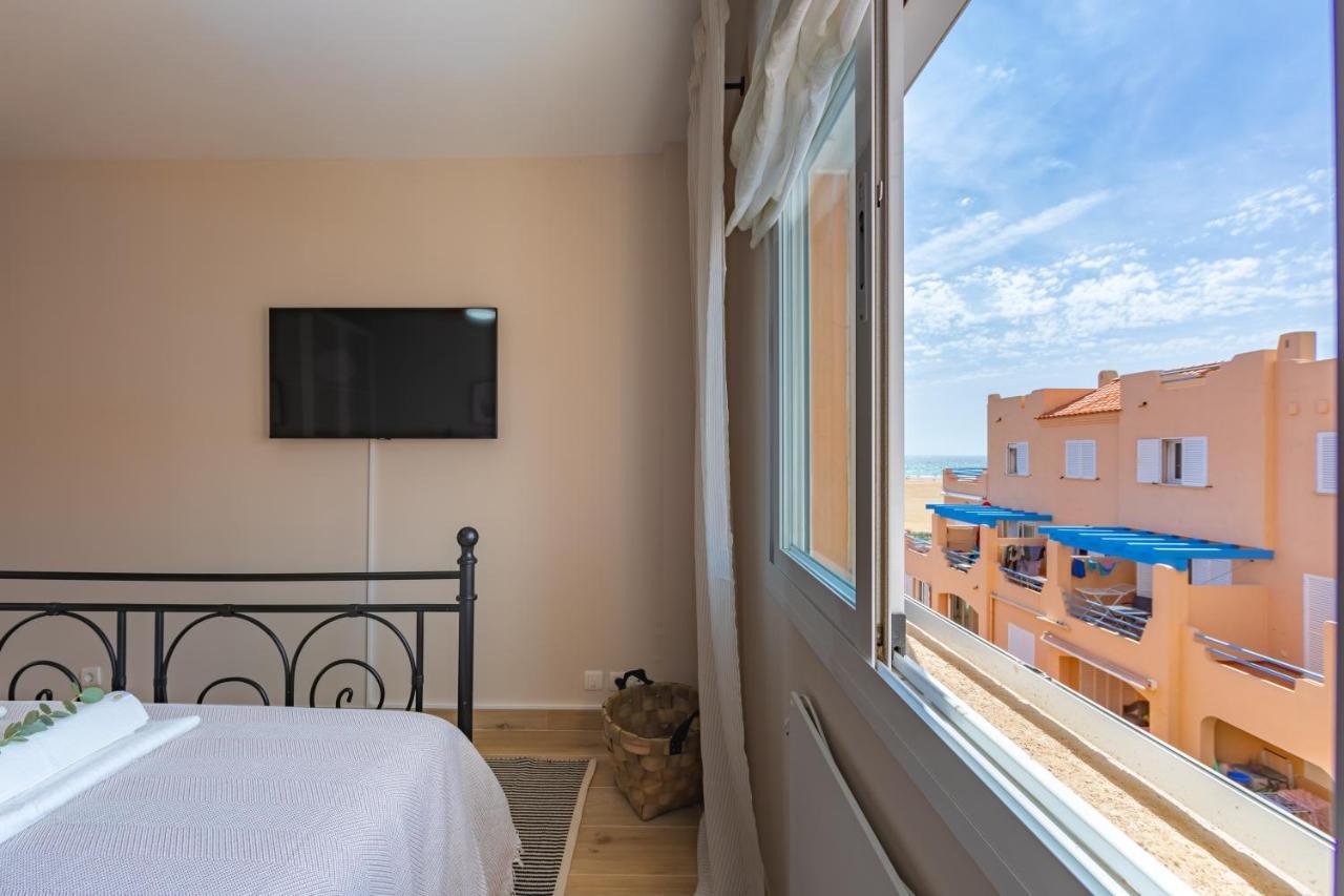 Beachfront, Pool, Terrace, Garage & Fibre Internet Tarifa Luaran gambar