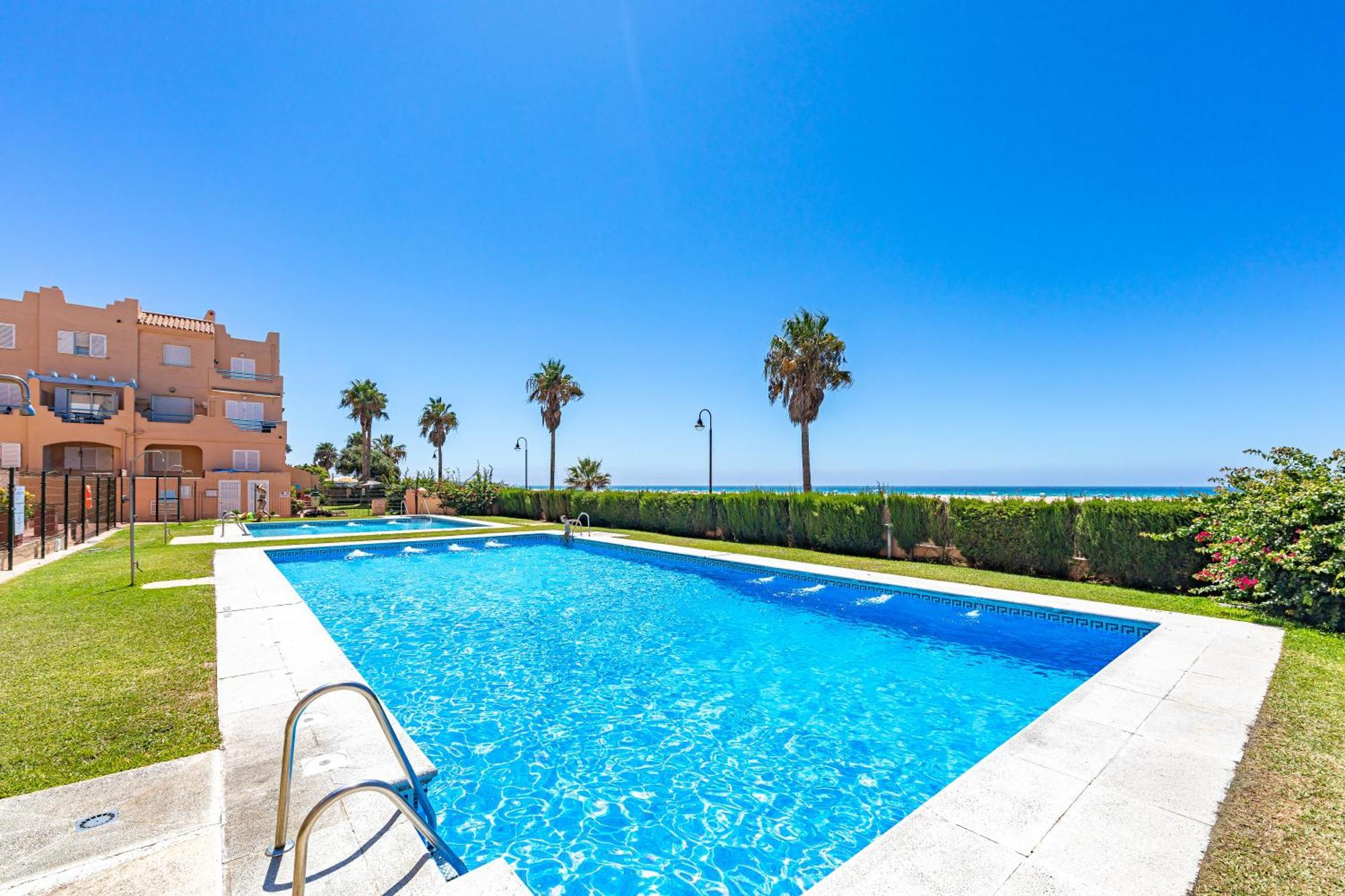 Beachfront, Pool, Terrace, Garage & Fibre Internet Tarifa Luaran gambar